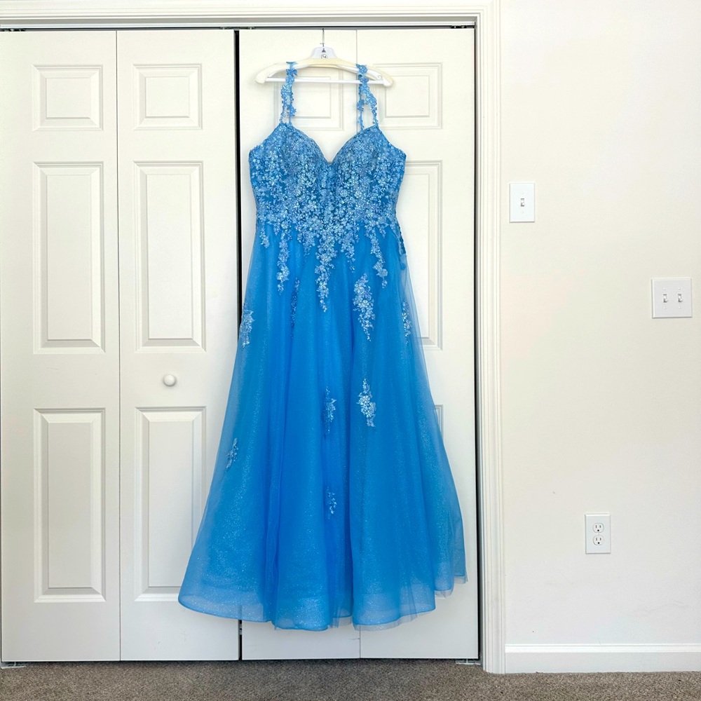Wrong Prom Theme! Dress Does Not Go!